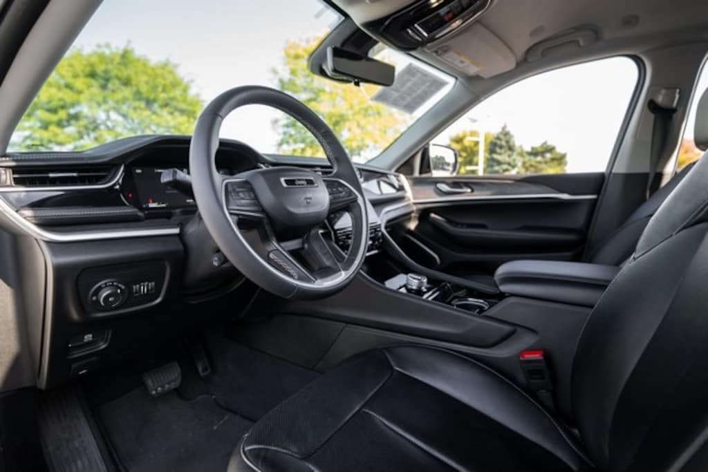 Used 2023 Jeep Grand Cherokee Limited SUV