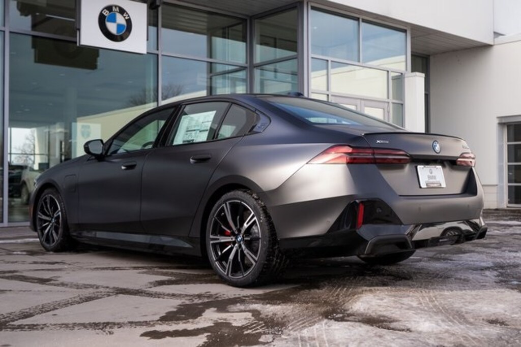 New 2026 BMW 550e xDrive Sedan