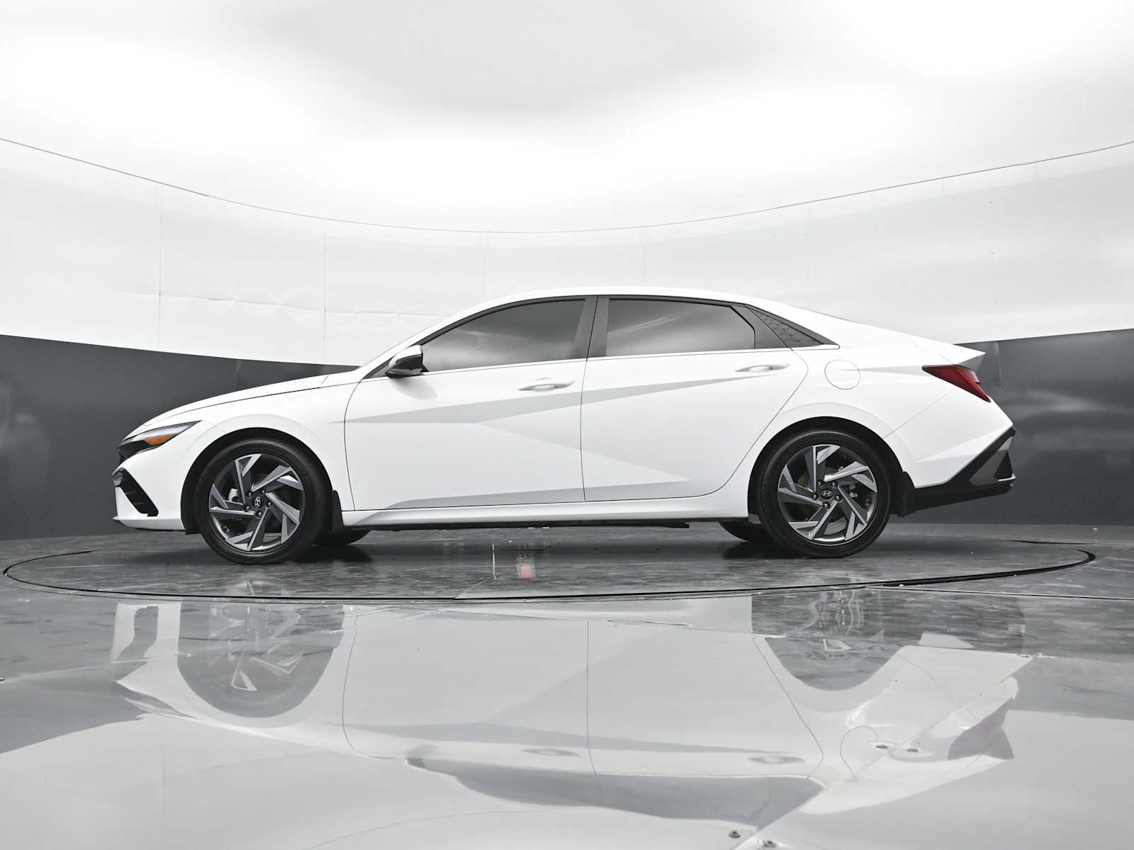 2024 Hyundai Elantra Limited - Photo 32