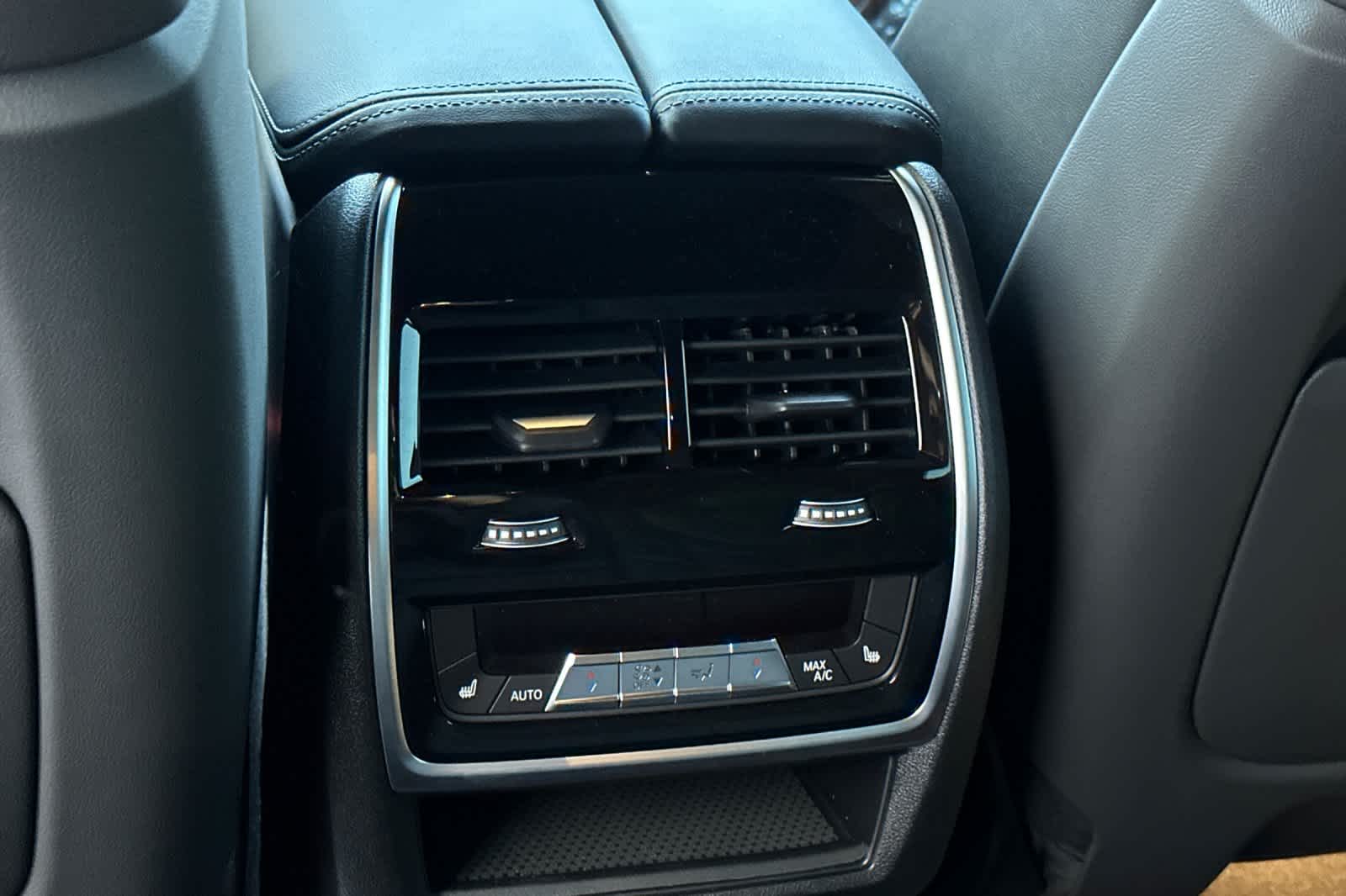 Thumbnail: 2026 BMW XM - 16