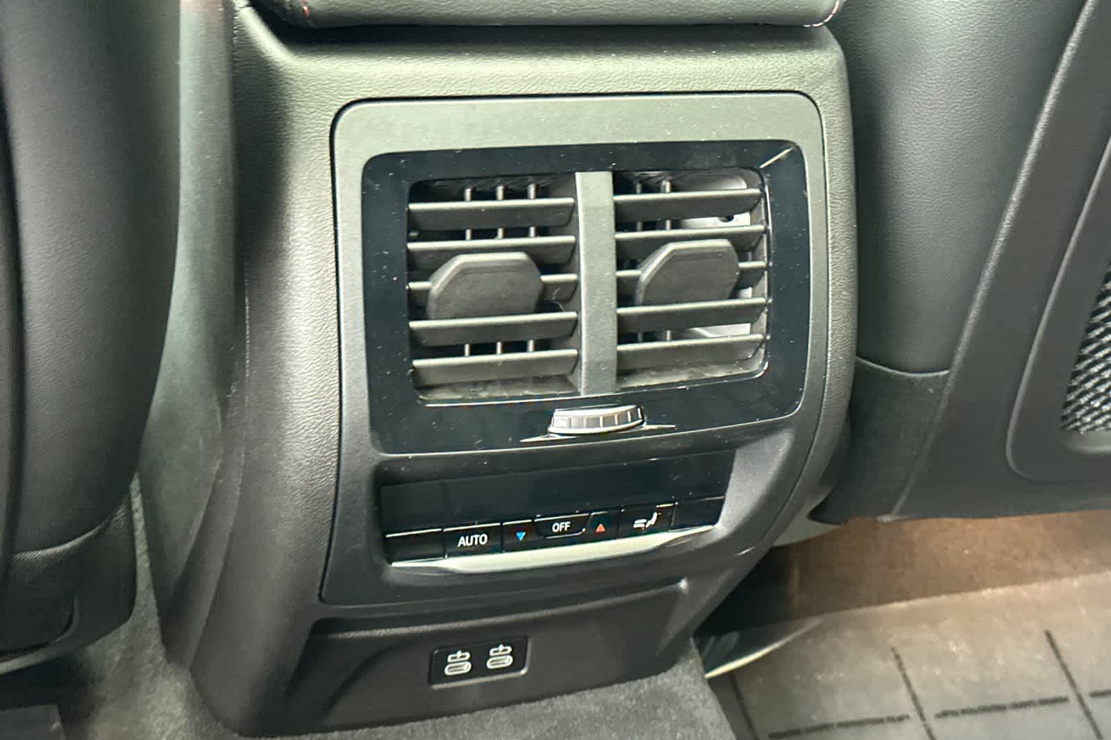 Thumbnail: 2025 BMW X4 - 16