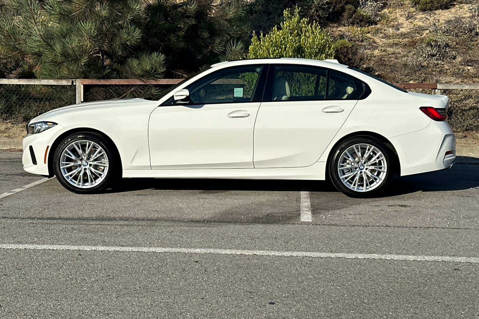 Thumbnail: 2023 BMW 3 Series - 10