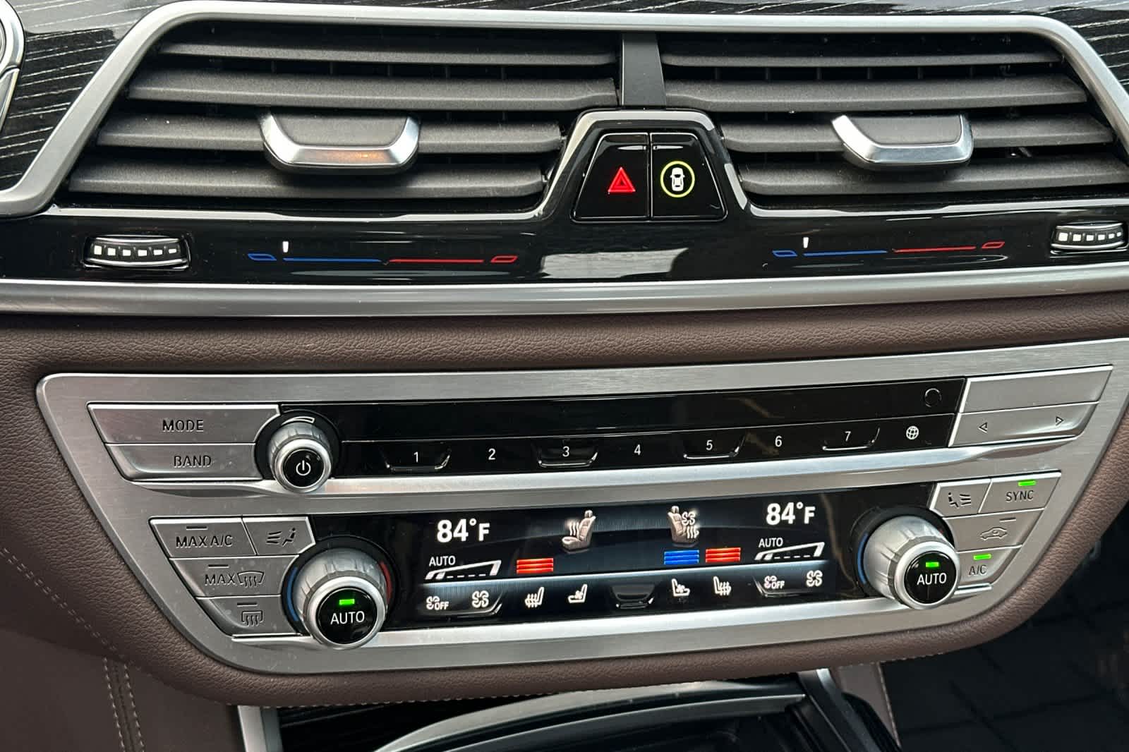 Thumbnail: 2022 BMW 7 Series - 22