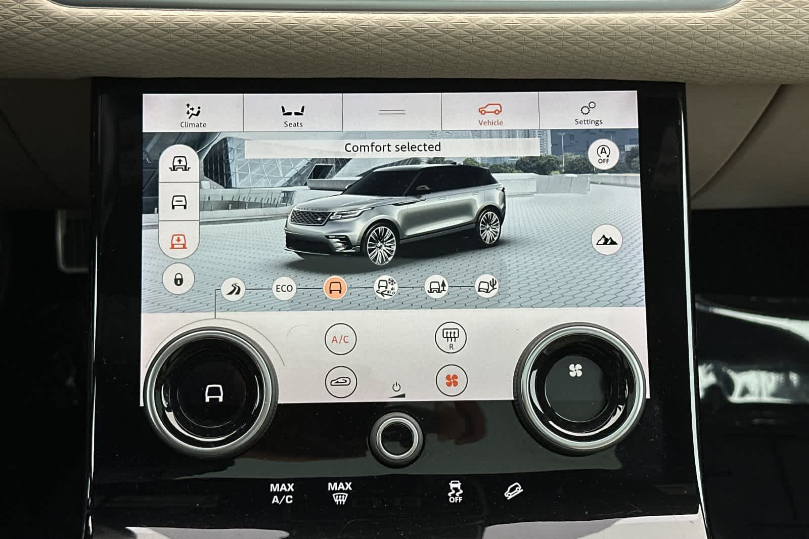 Thumbnail: 2018 Land Rover Range Rover Velar - 24
