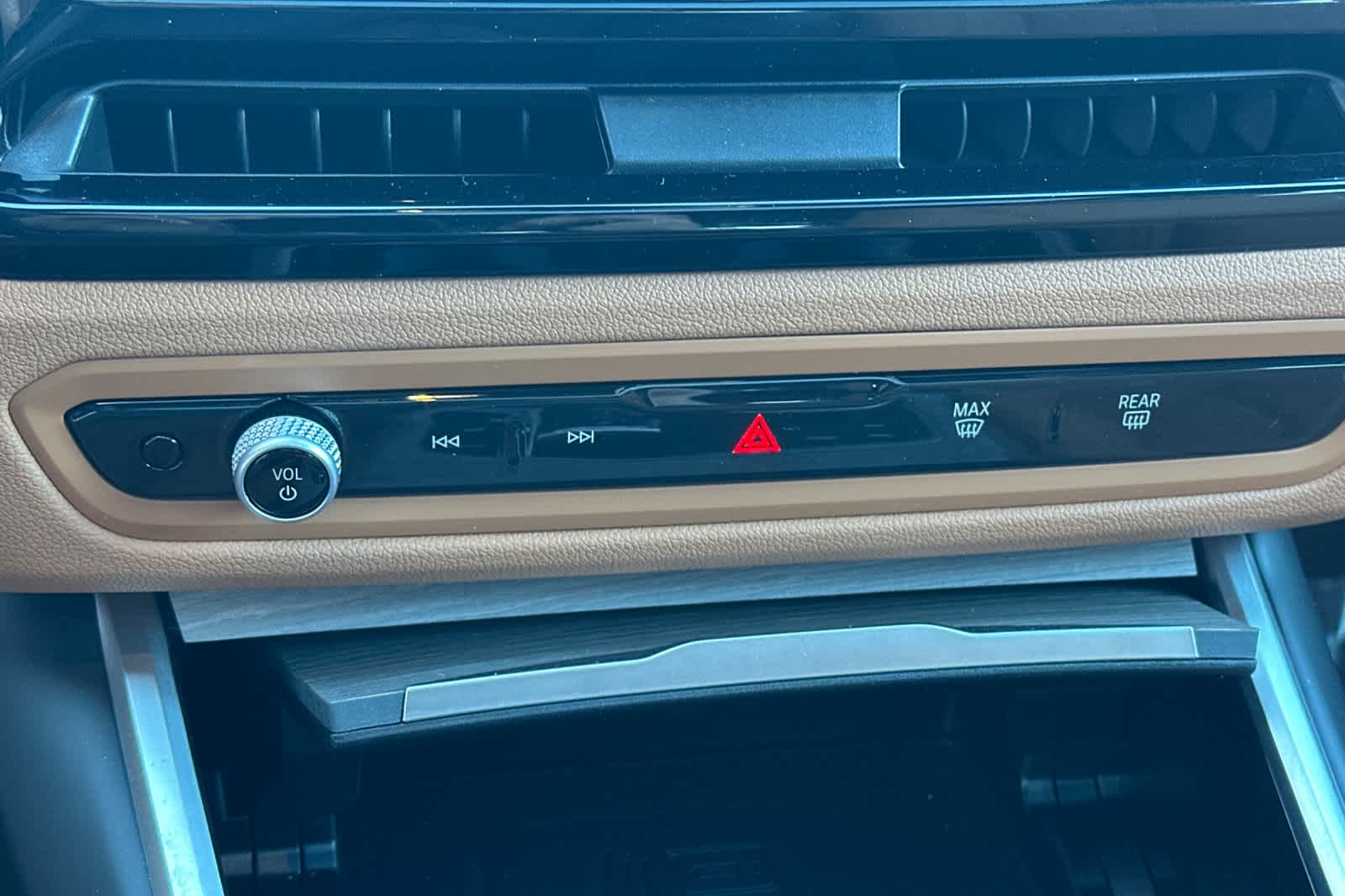 Thumbnail: 2025 BMW i4 - 23