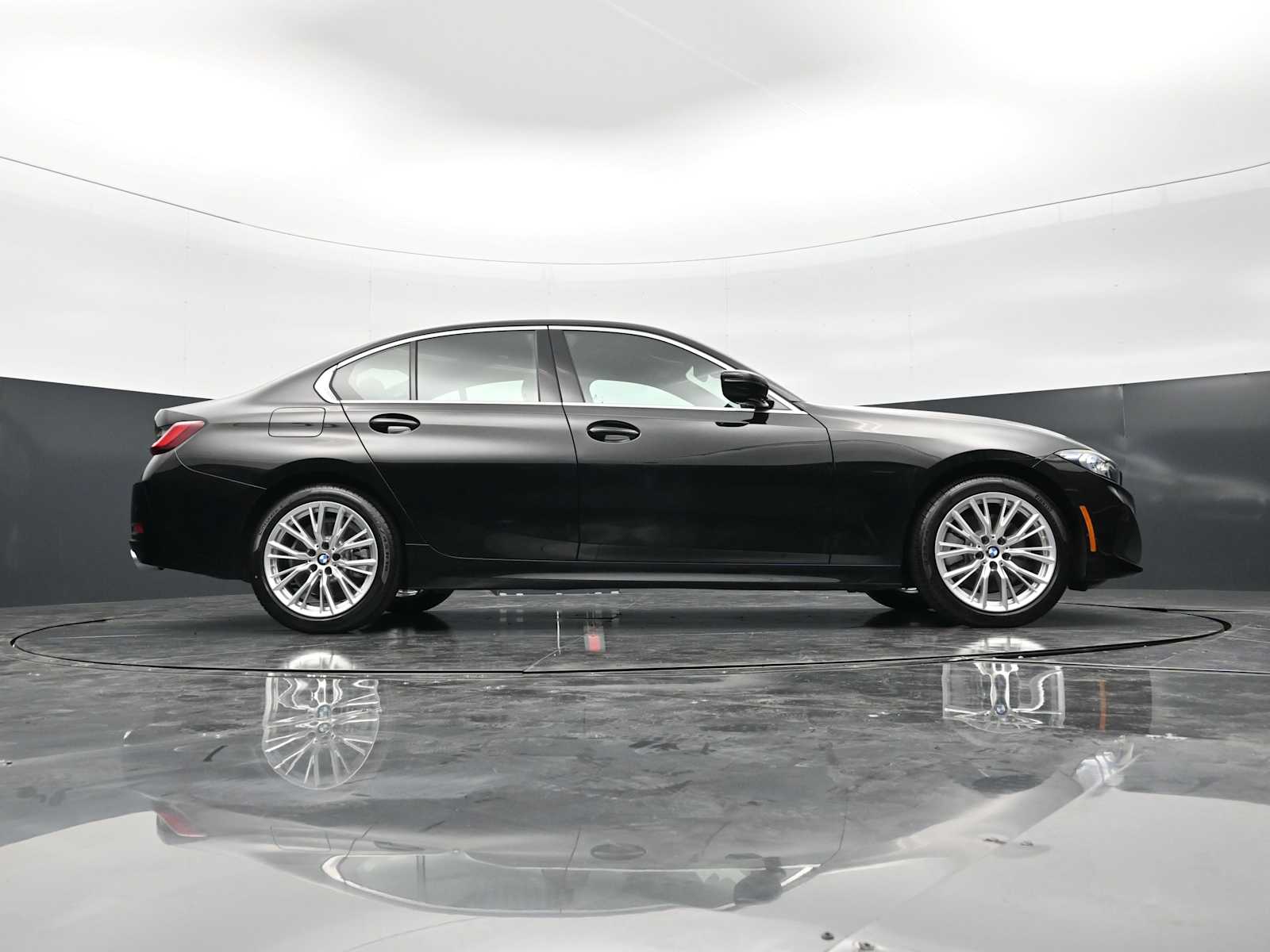 Thumbnail: 2024 BMW 3 Series - 28