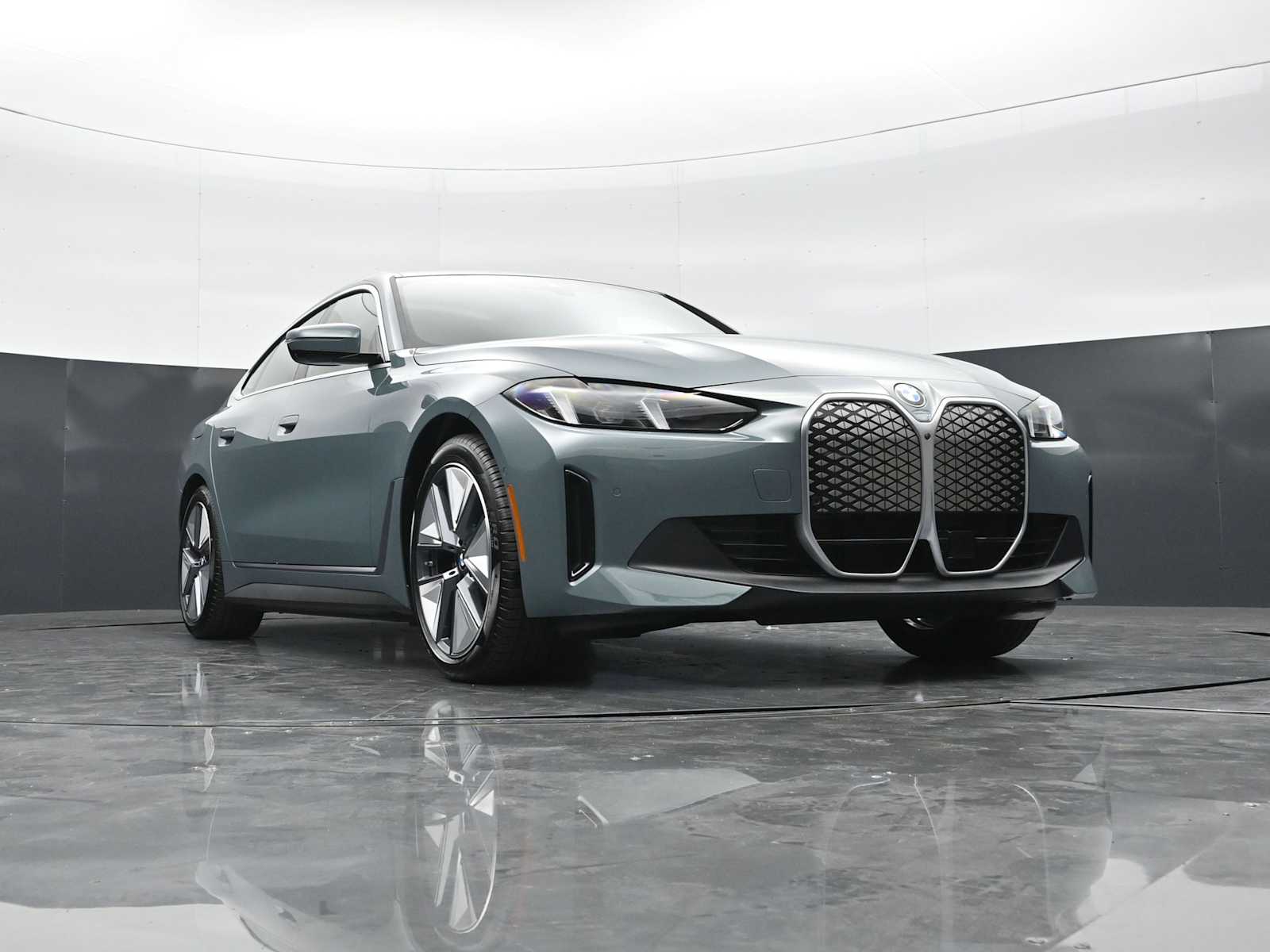 Thumbnail: 2026 BMW i4 - 18