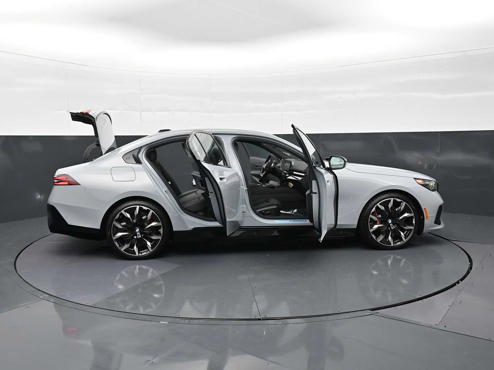 Thumbnail: 2026 BMW i5 - 35