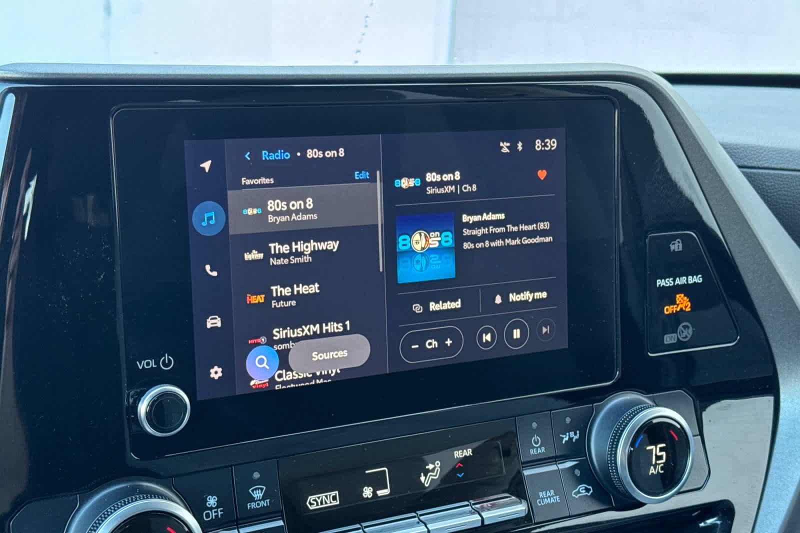 Thumbnail: 2023 Toyota Highlander - 21