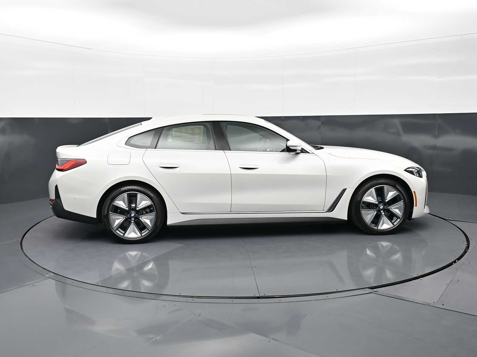 Thumbnail: 2026 BMW i4 - 4