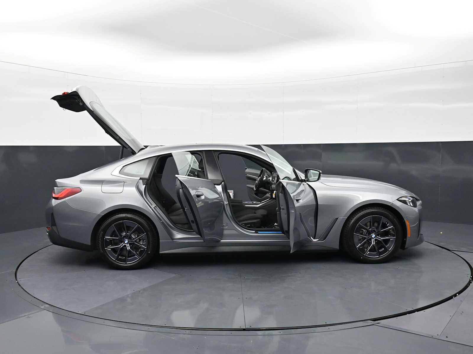 Thumbnail: 2026 BMW i4 - 35