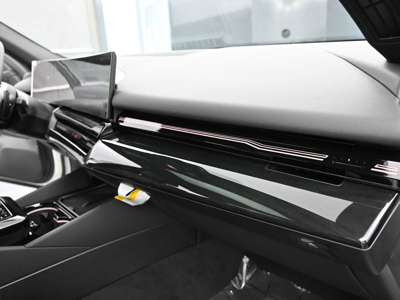 Thumbnail: 2026 BMW 5 Series - 13