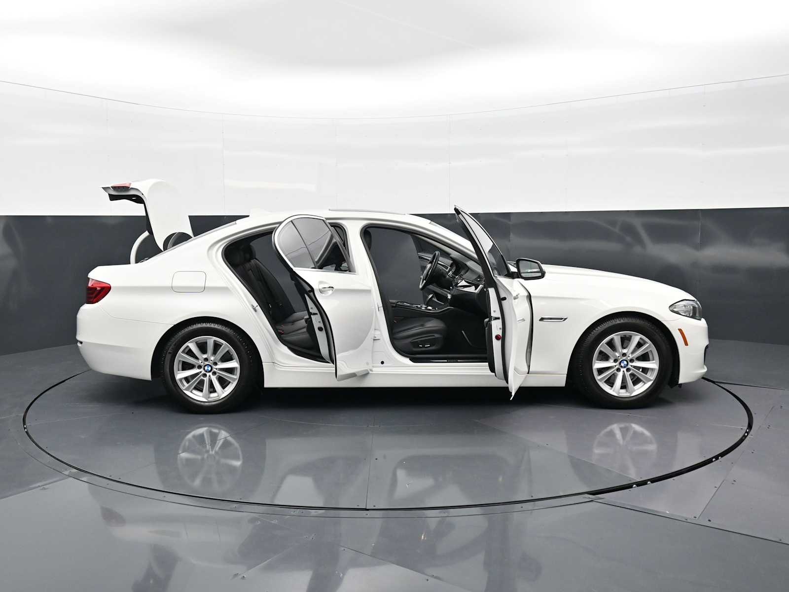 Thumbnail: 2015 BMW 5 Series - 35