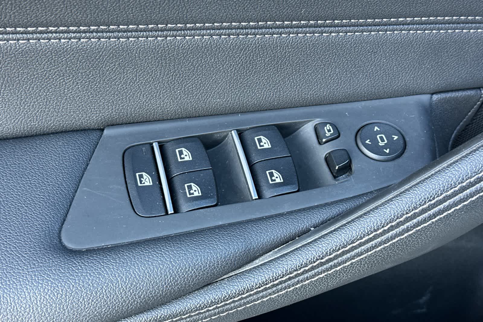 Thumbnail: 2023 BMW 5 Series - 15