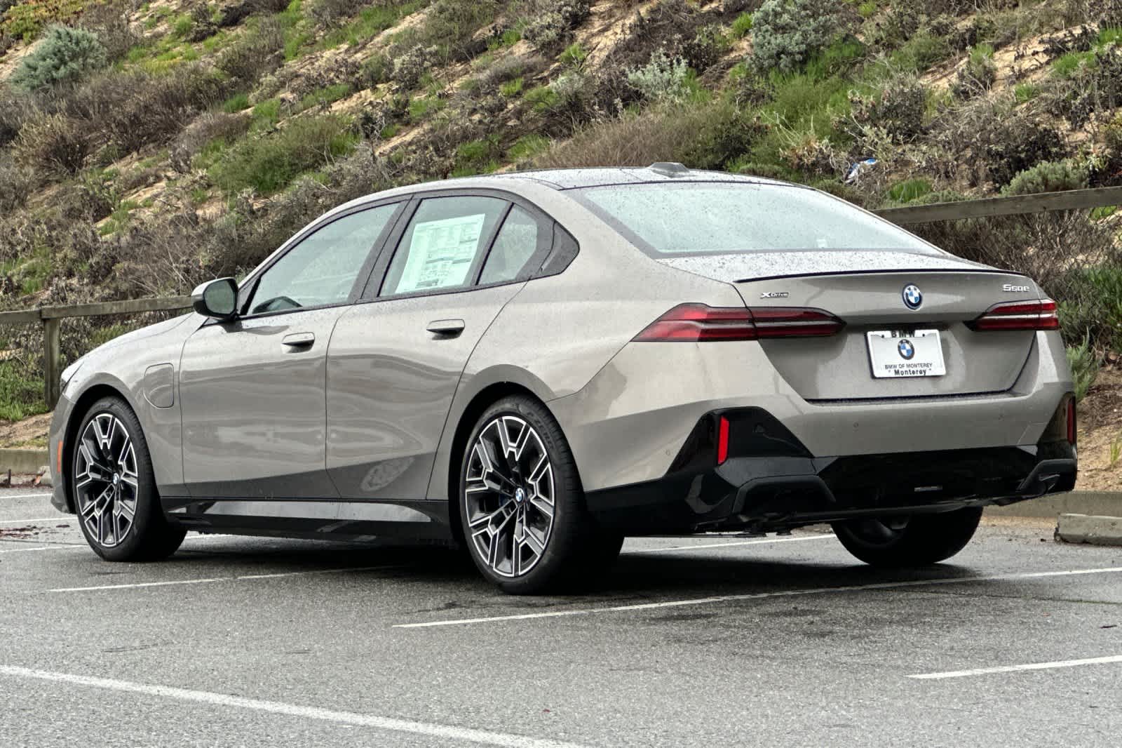 Thumbnail: 2026 BMW 5 Series - 6