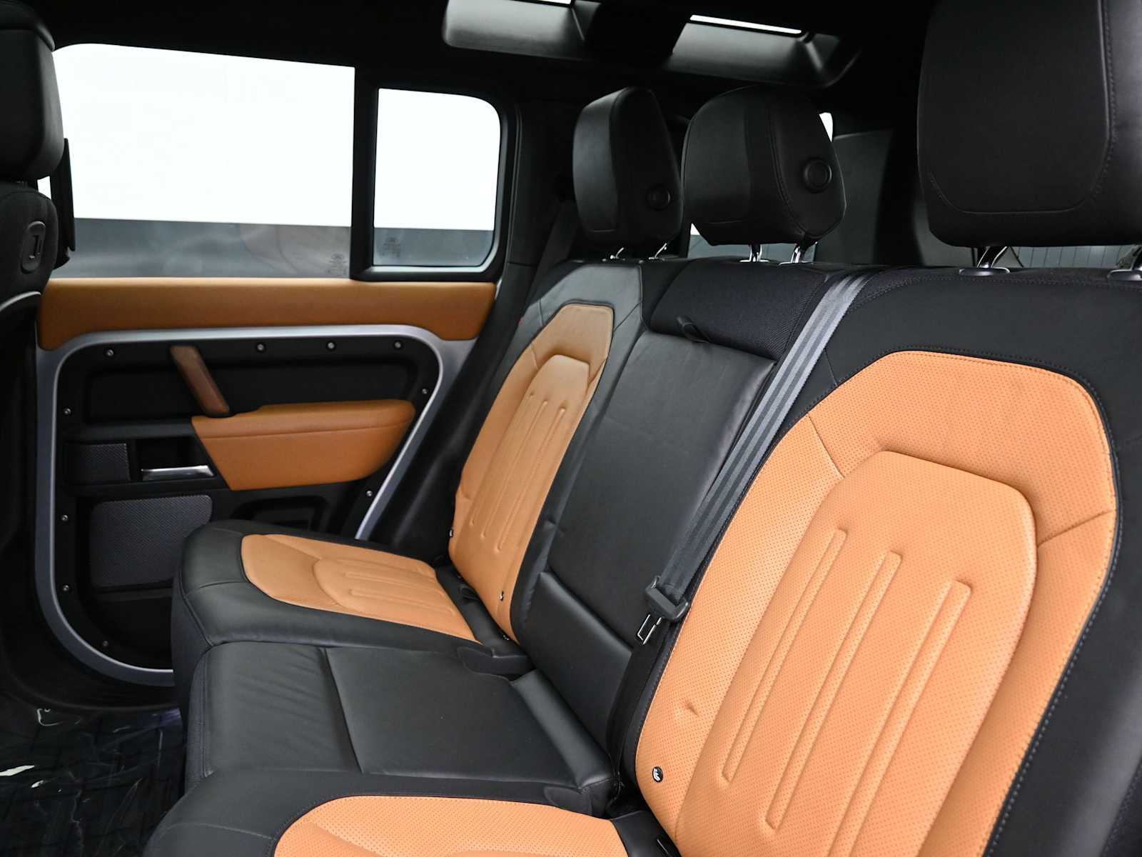 Thumbnail: 2022 Land Rover Defender - 12