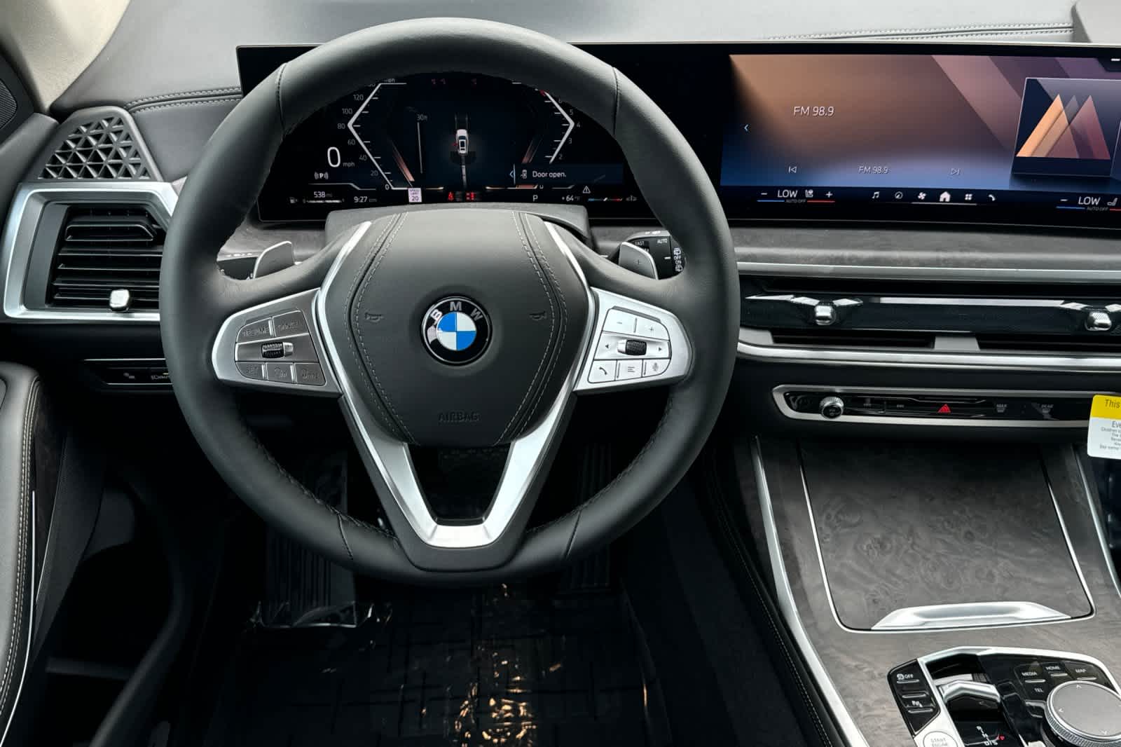 Thumbnail: 2026 BMW X7 - 15