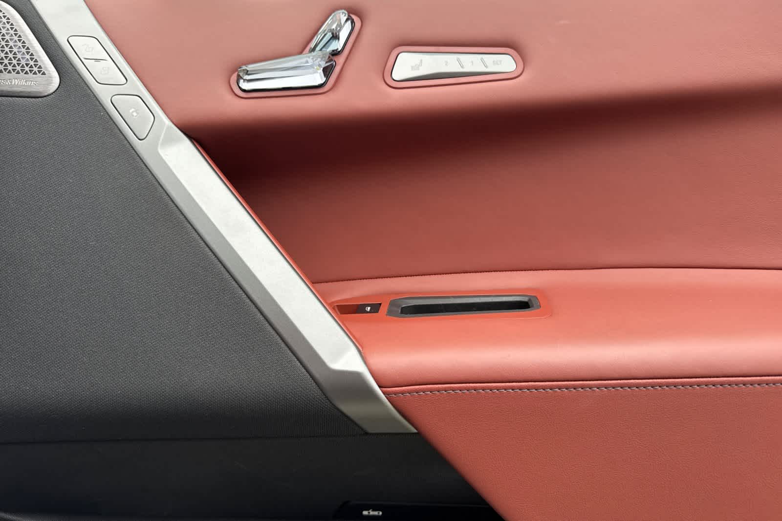 Thumbnail: 2025 BMW iX - 19