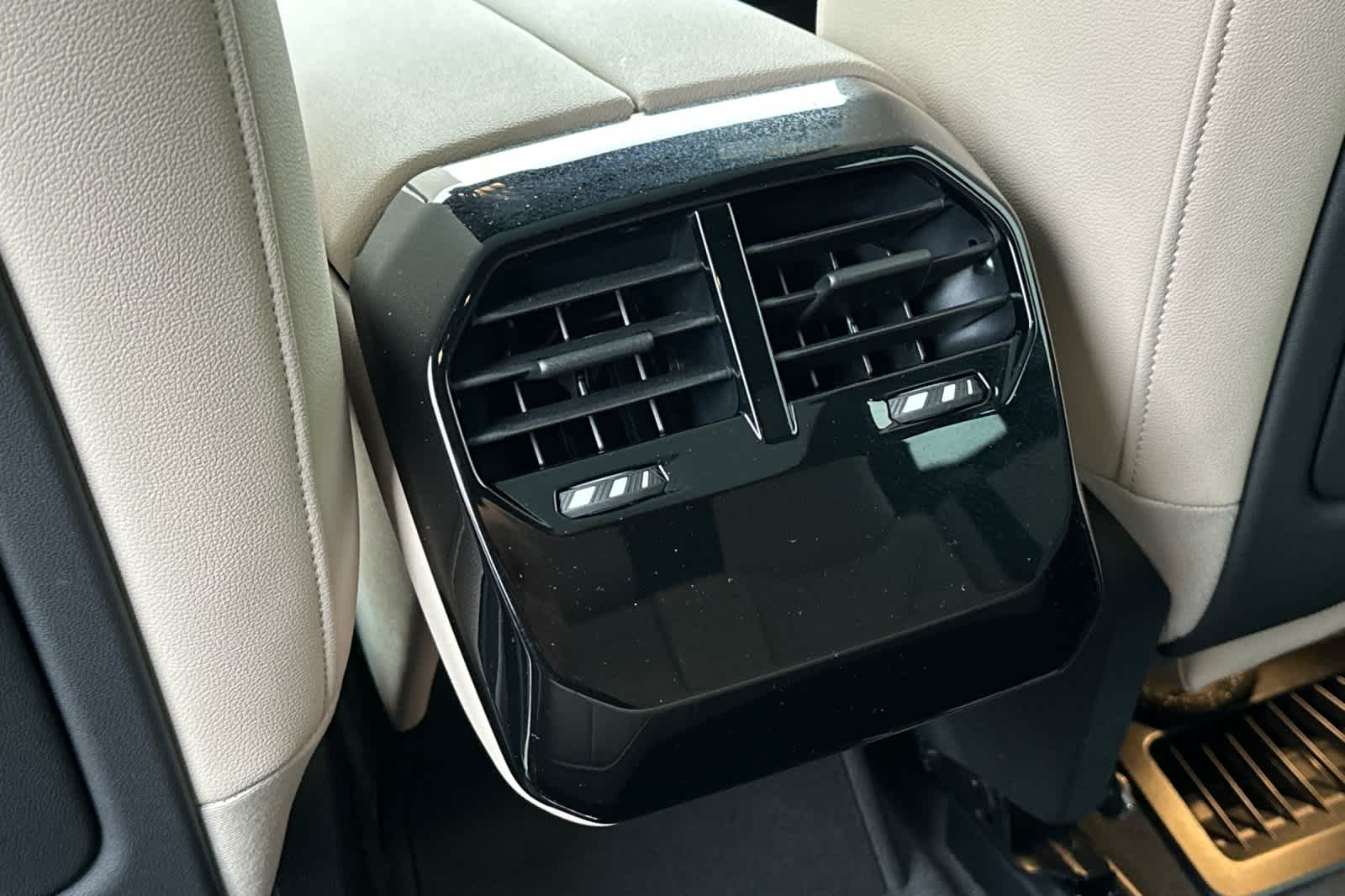 Thumbnail: 2026 BMW iX - 14