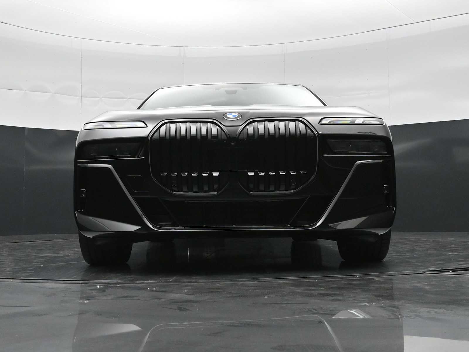 Thumbnail: 2026 BMW 7 Series - 26