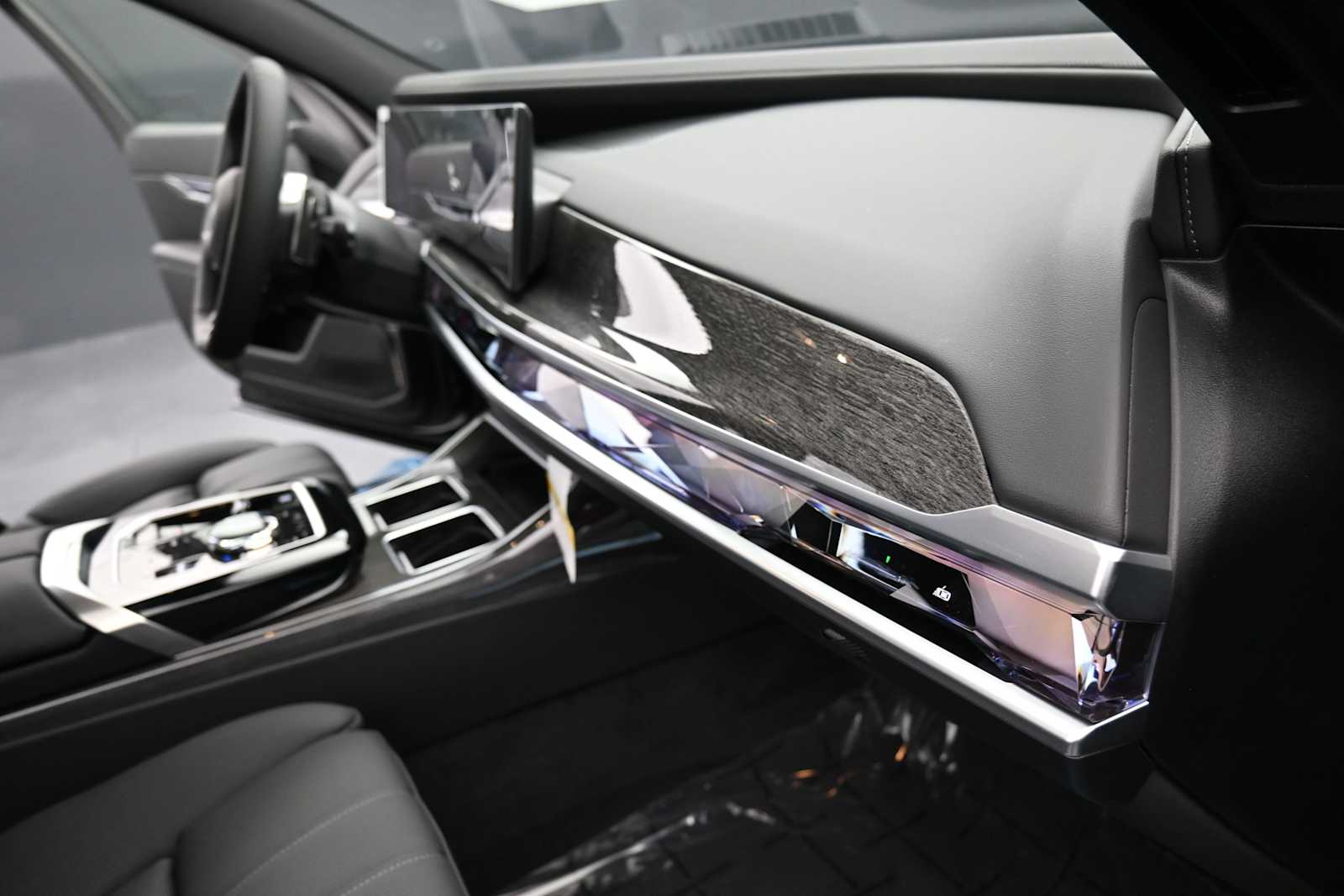 Thumbnail: 2026 BMW 7 Series - 16