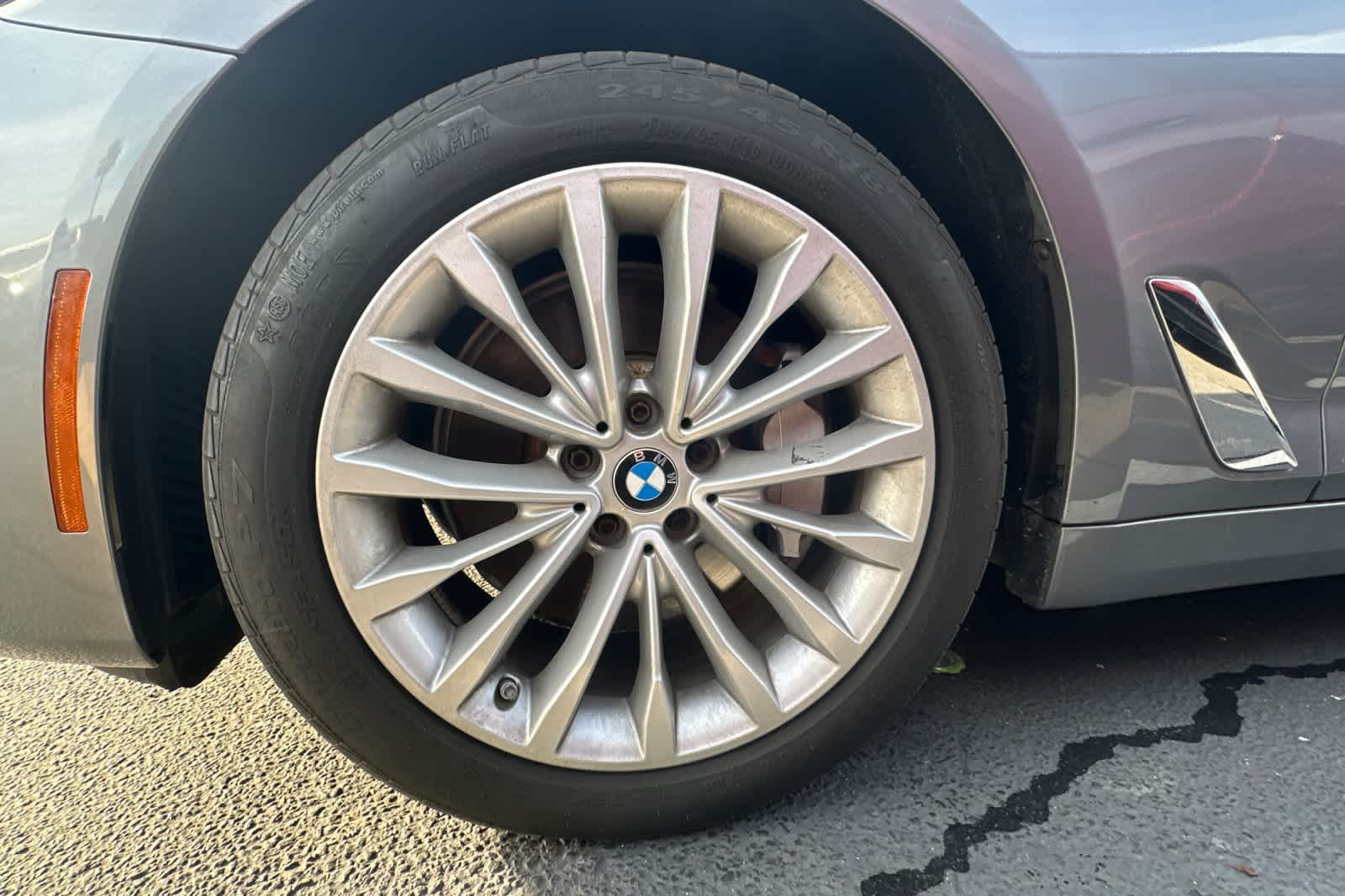 Thumbnail: 2023 BMW 5 Series - 23