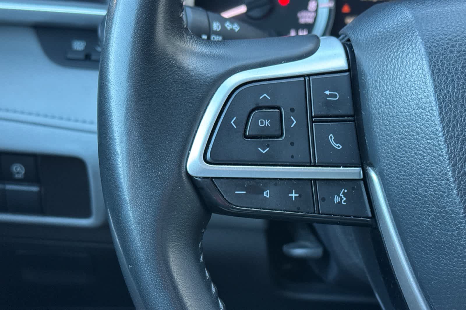 Thumbnail: 2023 Toyota Highlander - 27