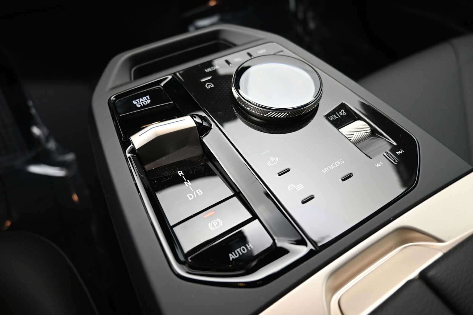 Thumbnail: 2026 BMW iX - 5