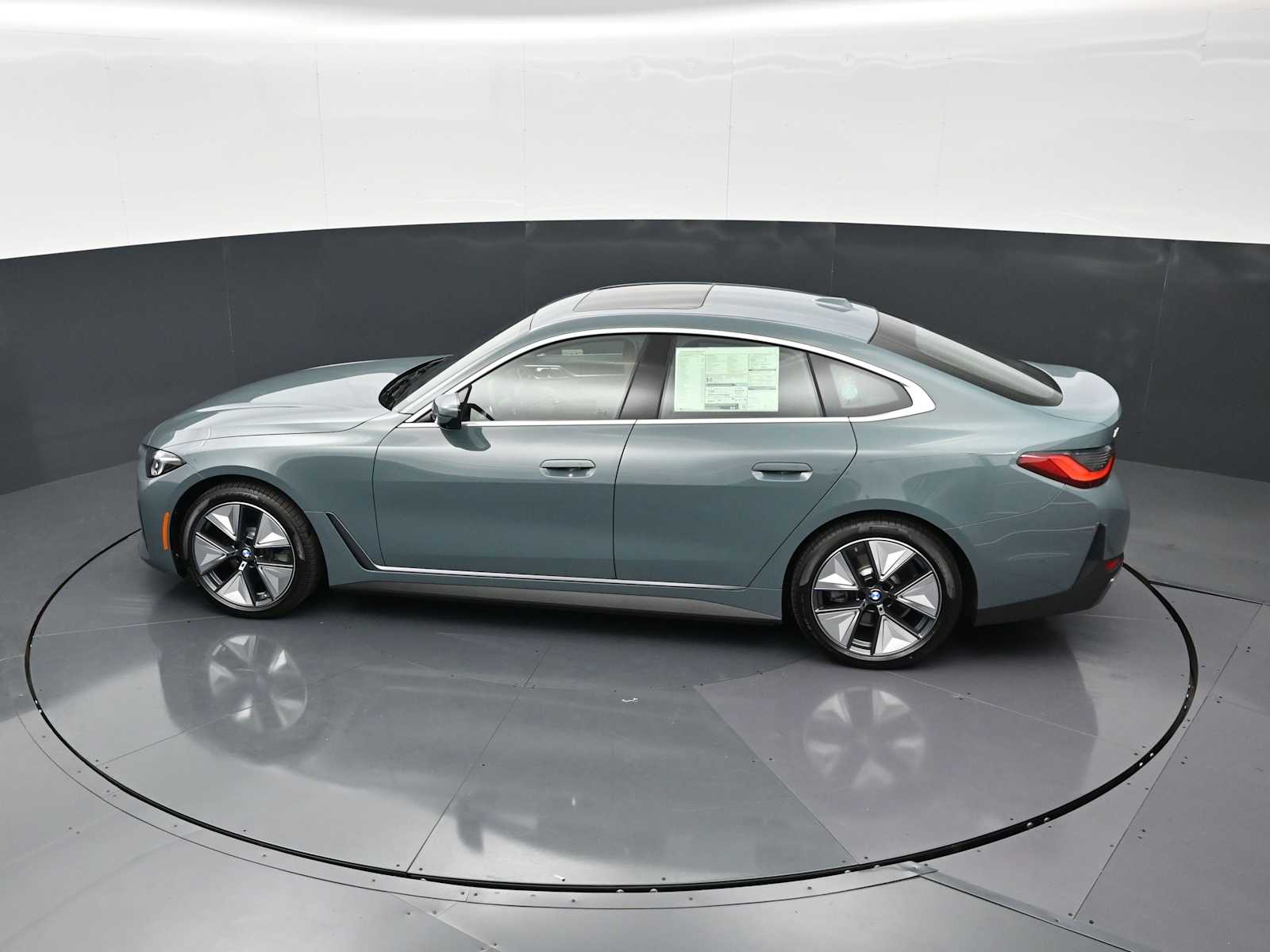 Thumbnail: 2026 BMW i4 - 15