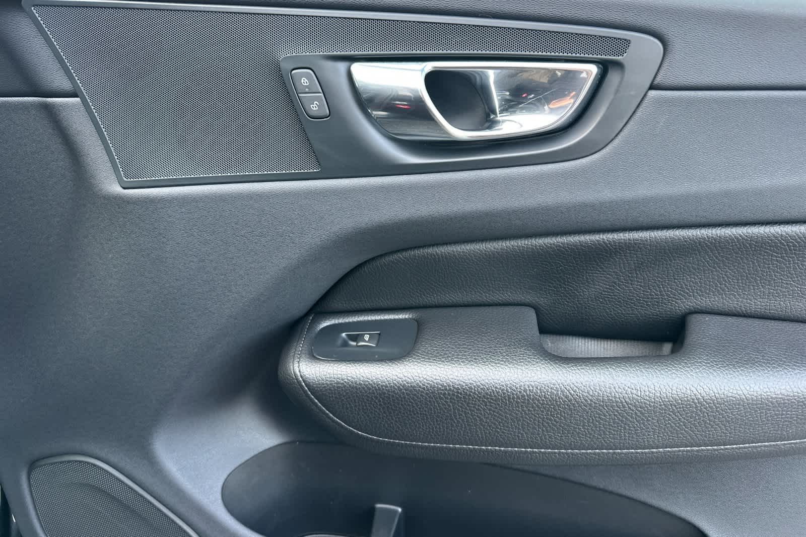 Thumbnail: 2018 Volvo XC60 - 18