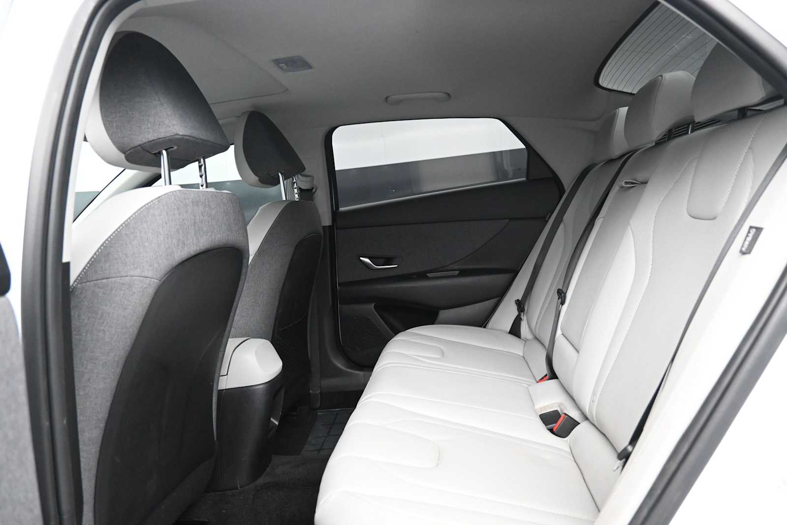 2024 Hyundai Elantra Limited - Photo 14