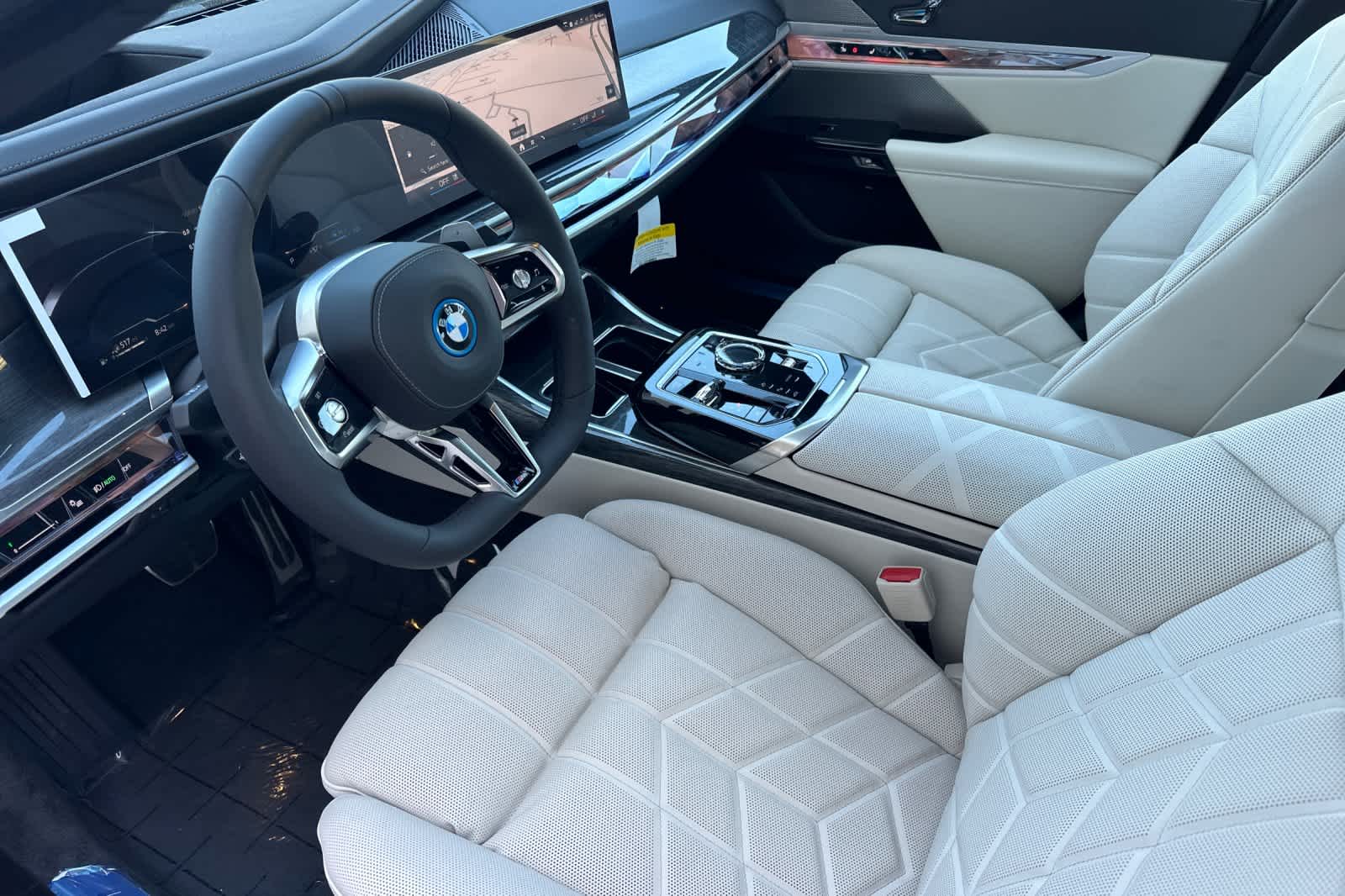 Thumbnail: 2025 BMW 7 Series - 12