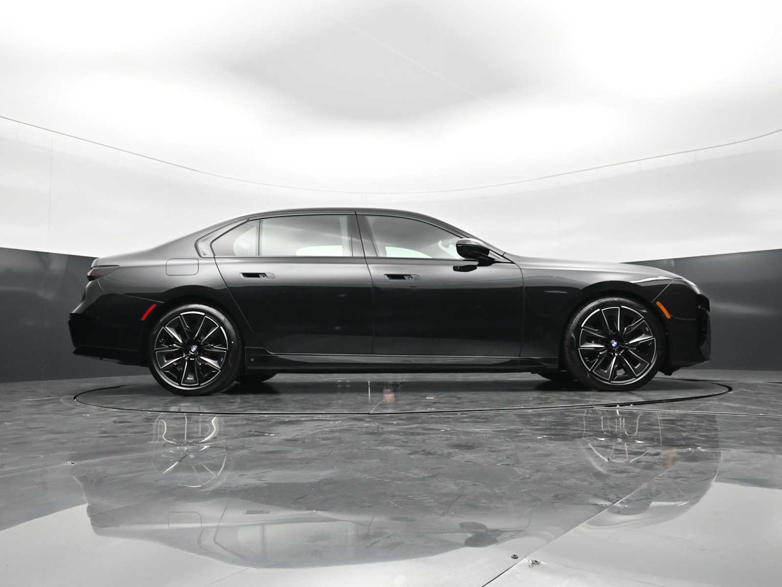 Thumbnail: 2026 BMW 7 Series - 28