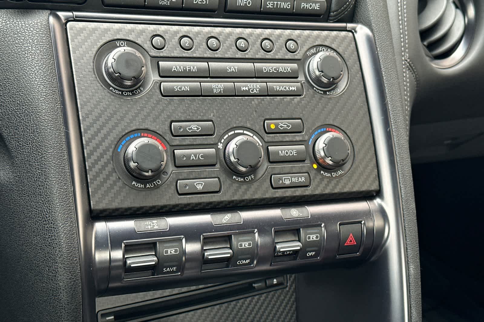 2013 Nissan GT-R Black Edition 19
