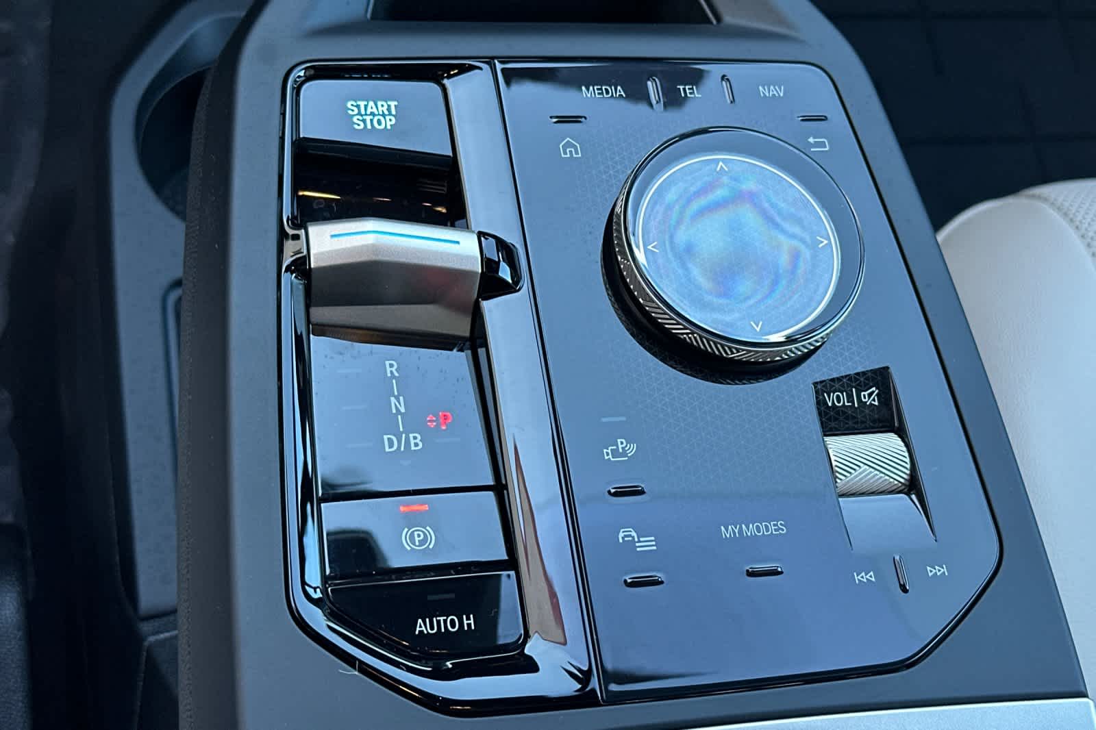 Thumbnail: 2026 BMW iX - 26