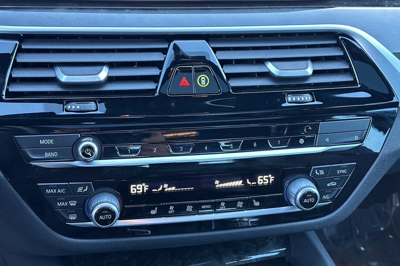 Thumbnail: 2023 BMW 5 Series - 24