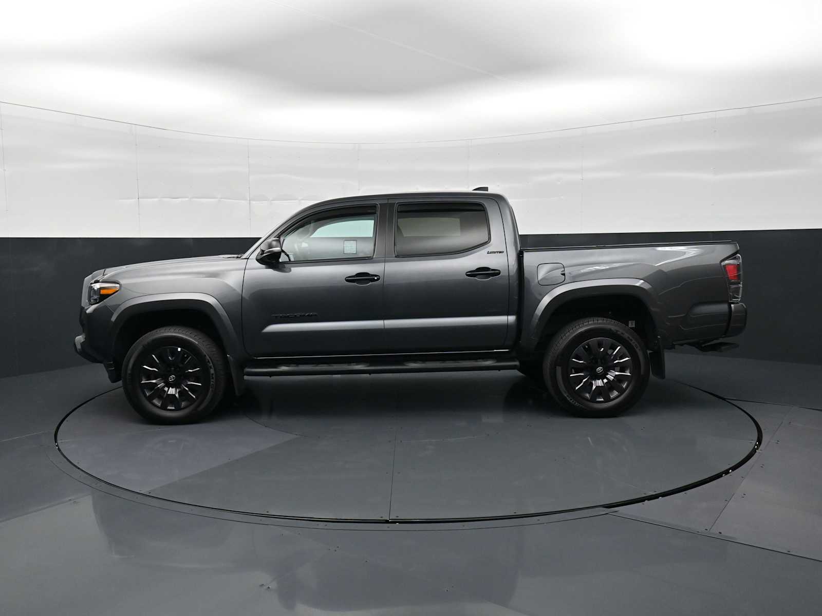 2021 Toyota Tacoma Limited - Photo 8