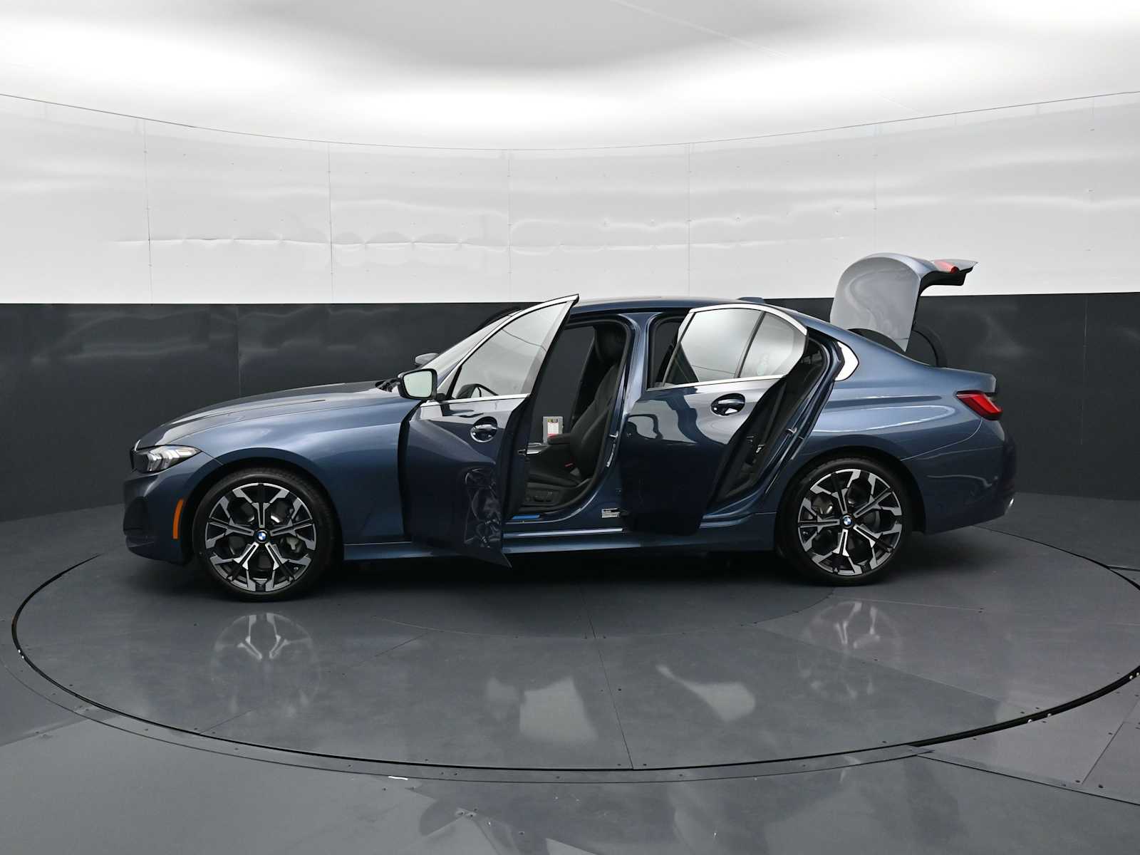 Thumbnail: 2026 BMW 3 Series - 36