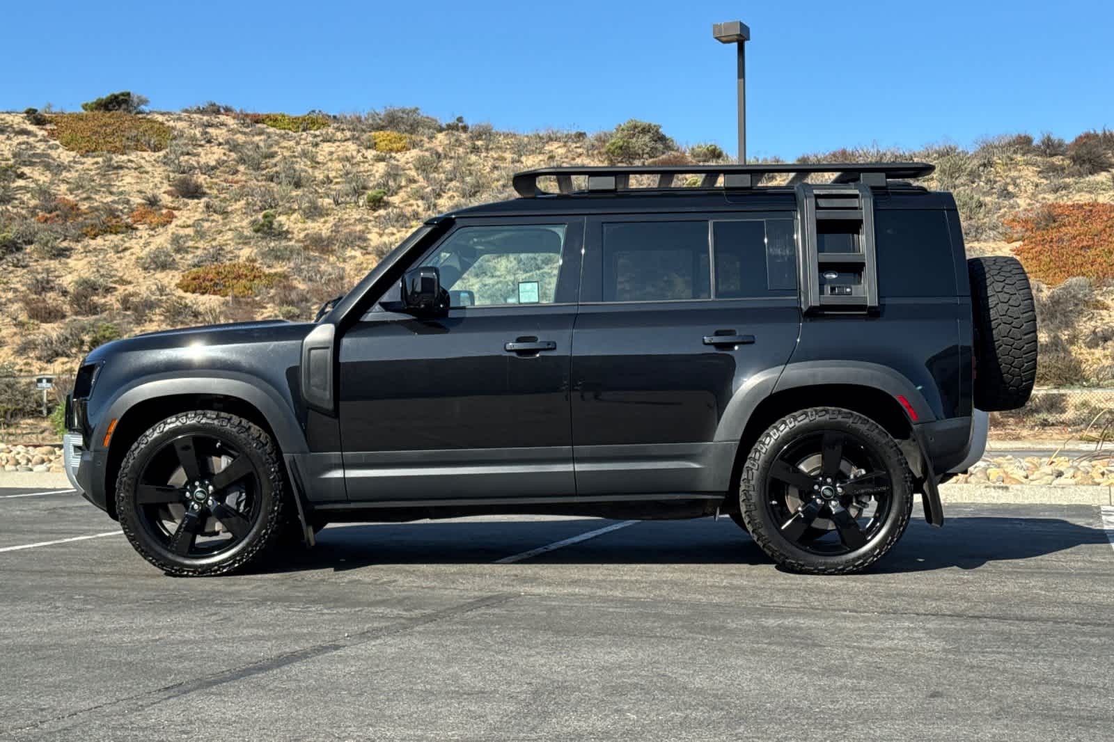 Thumbnail: 2020 Land Rover Defender - 9