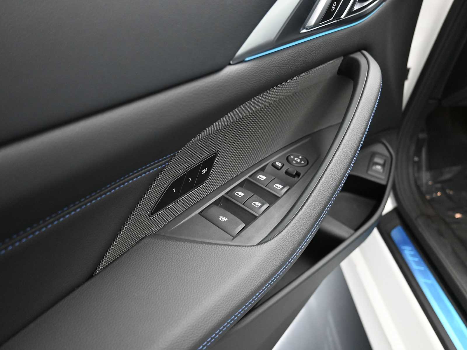 2025 BMW 4 Series 430i - Photo 9