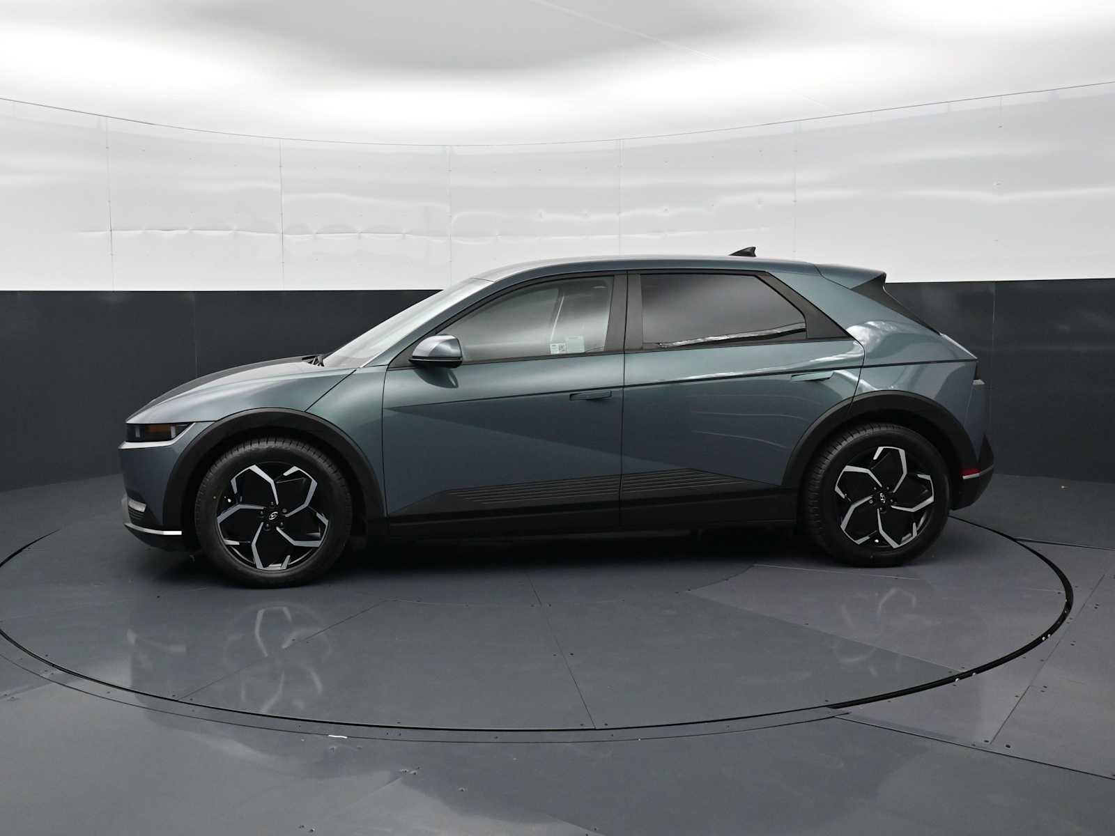 2024 Hyundai IONIQ 5 SE - Photo 8
