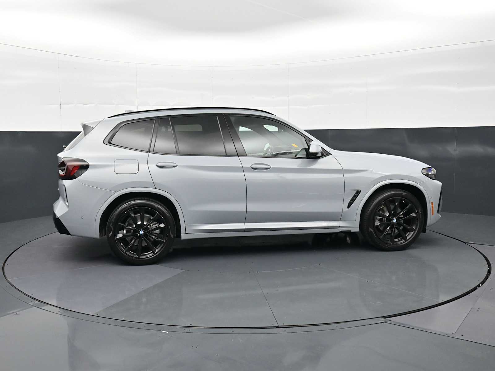 Thumbnail: 2023 BMW X3 - 3