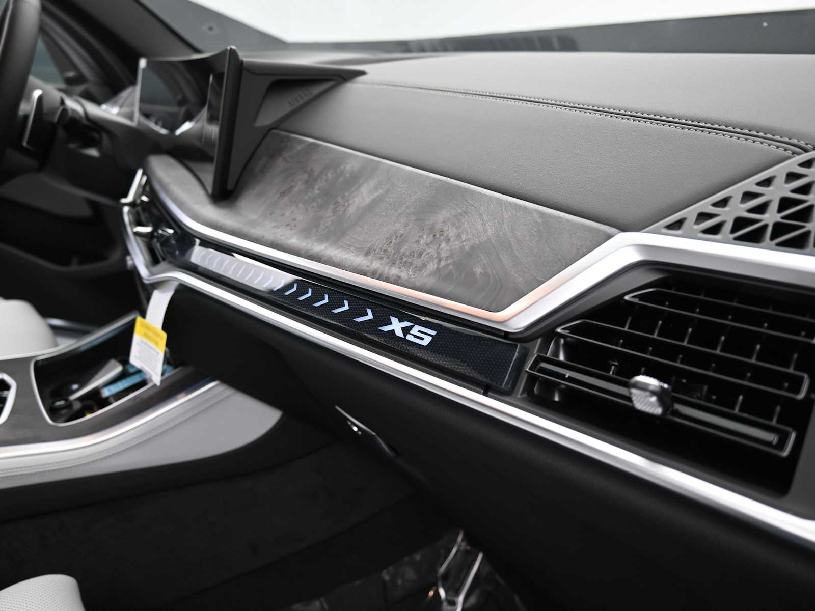 Thumbnail: 2026 BMW X5 - 15