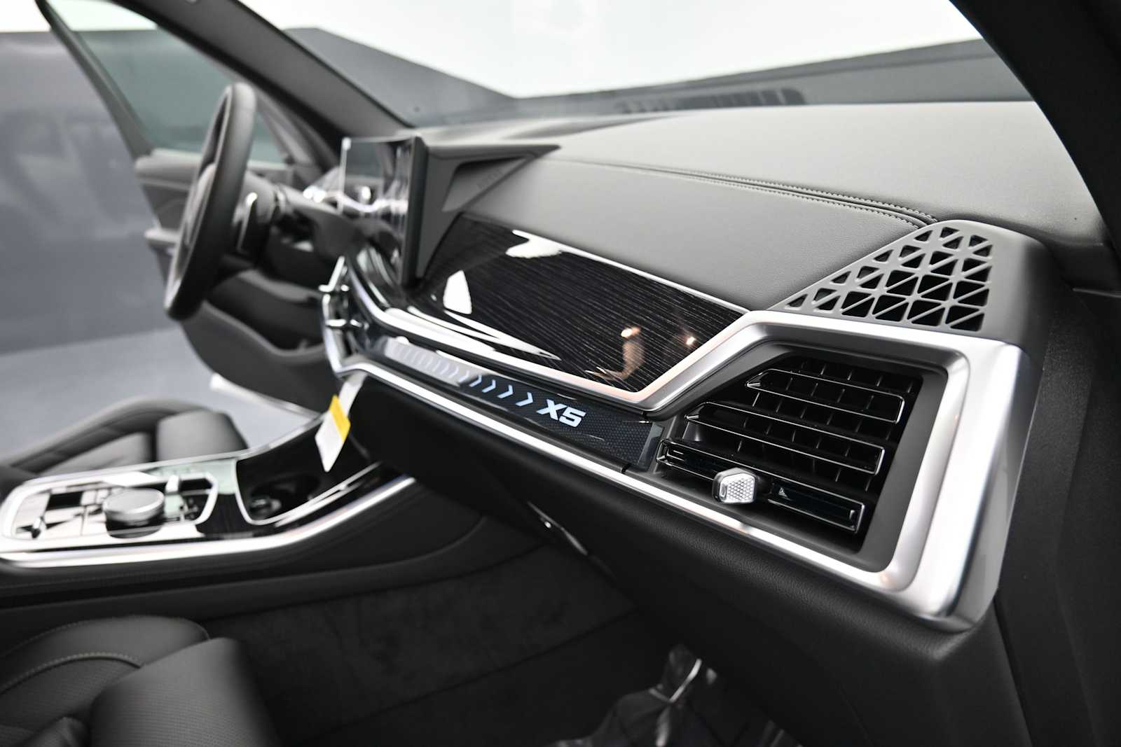 Thumbnail: 2026 BMW X5 - 16