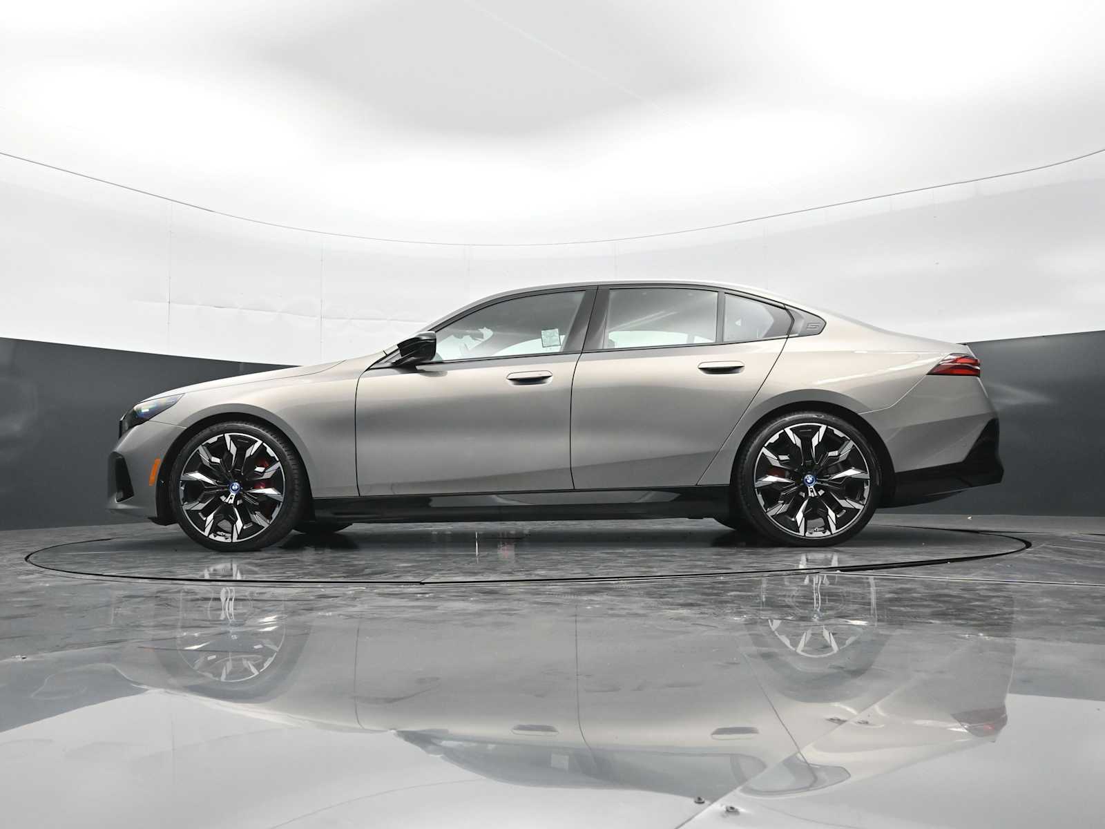 2024 BMW i5 M60 - Photo 32