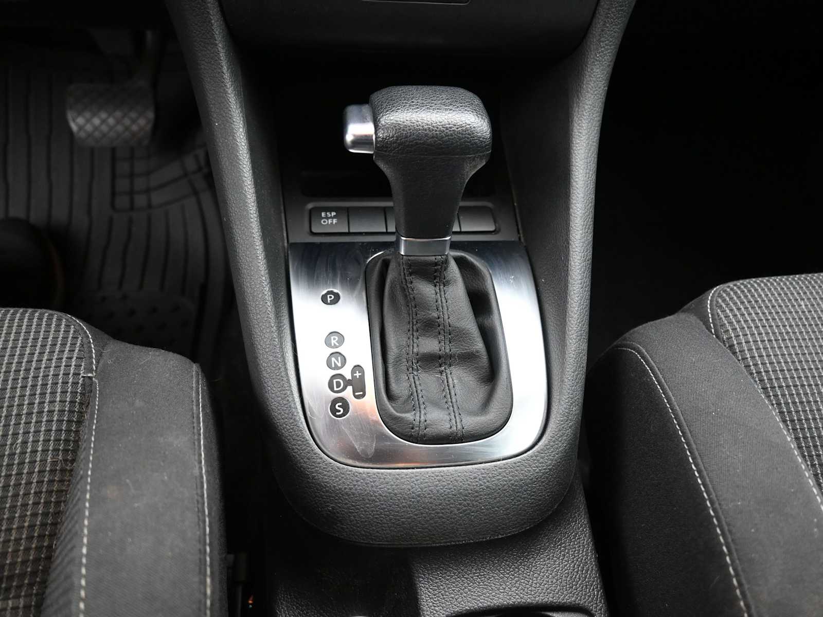 Thumbnail: 2010 Volkswagen Golf - 11