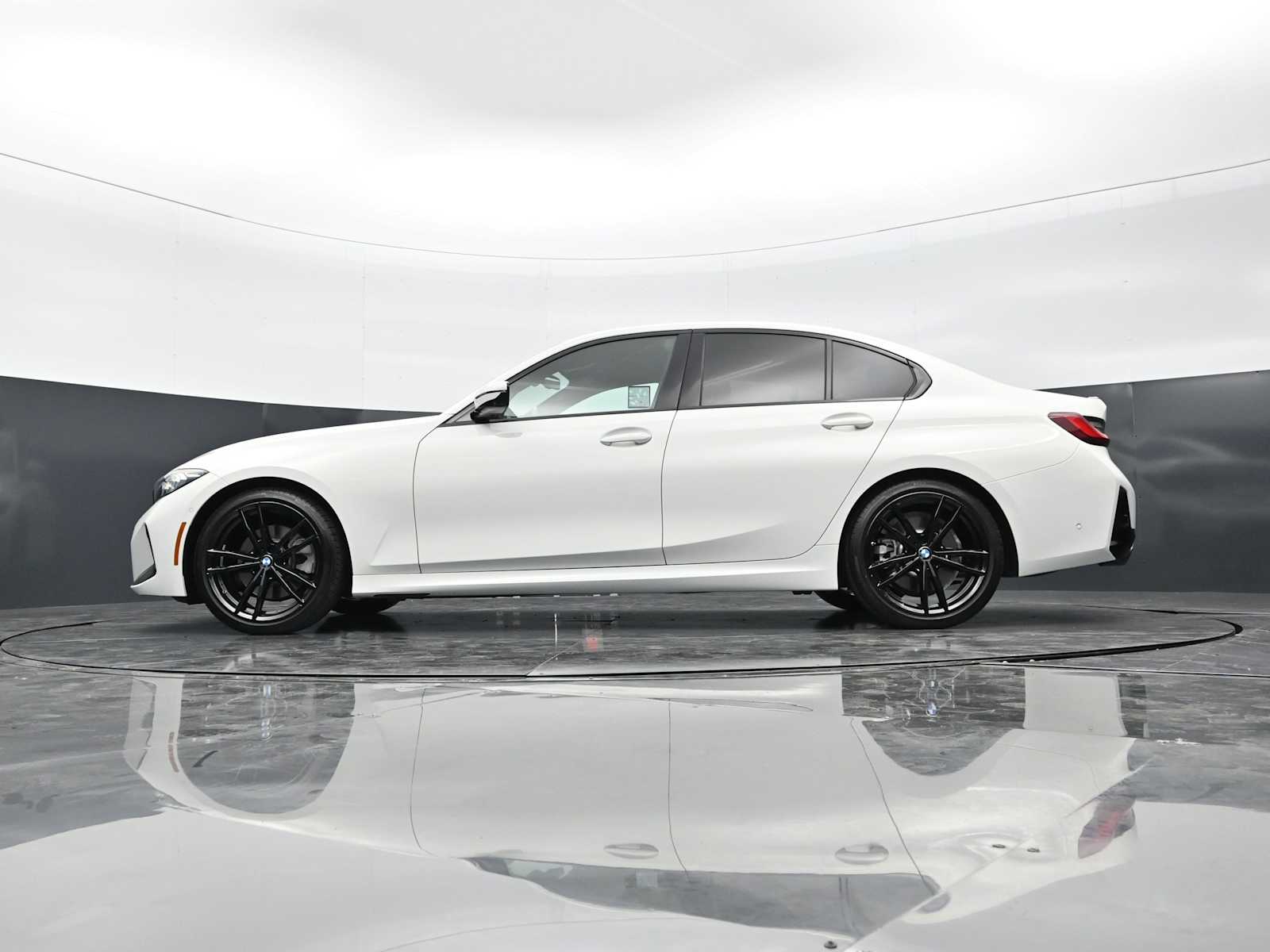 Thumbnail: 2024 BMW 3 Series - 32