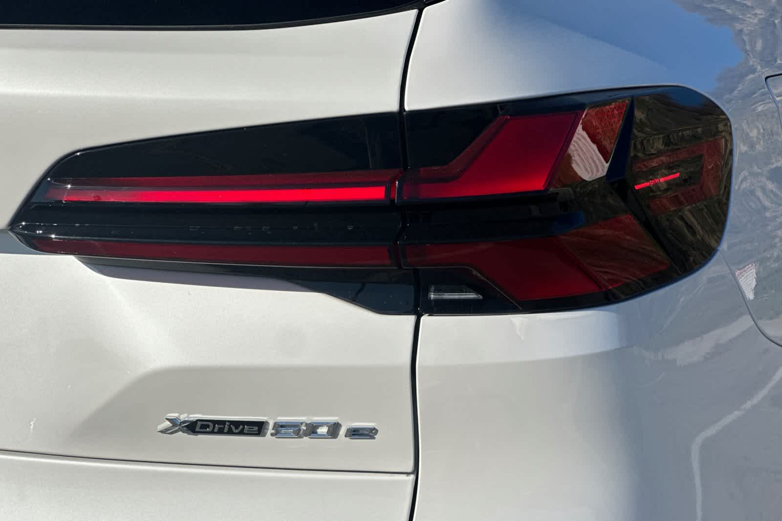 Thumbnail: 2026 BMW X5 - 11