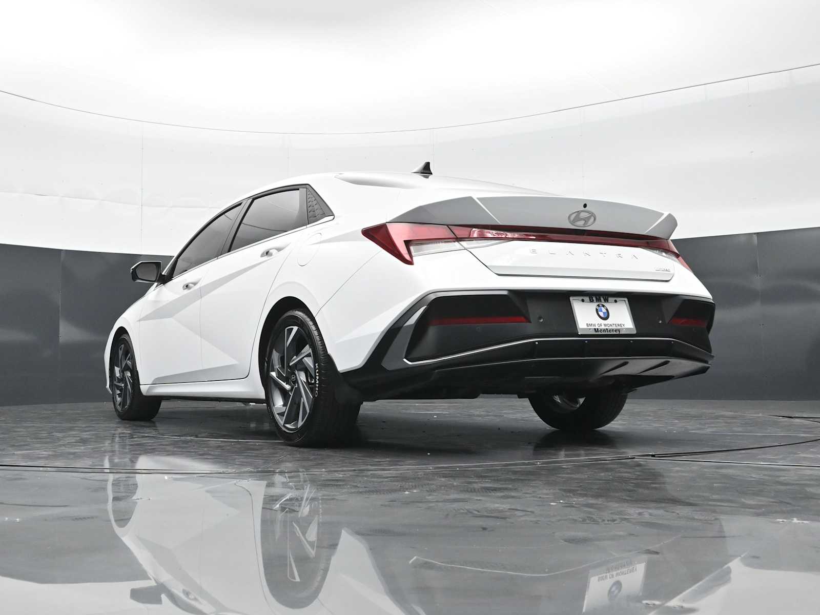 2024 Hyundai Elantra Limited - Photo 31