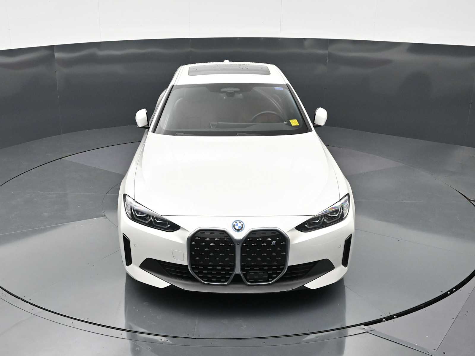 Thumbnail: 2023 BMW i4 - 10